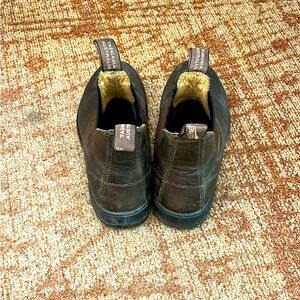 Size 4.5 Blundstone boots, they are brown and in almost new condition!